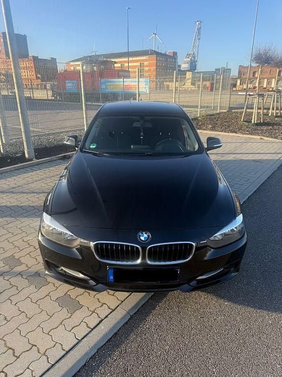 Gebraucht BMW 316 Sport Line 136 PS (100 kW) 2013 Schwarz Limousine