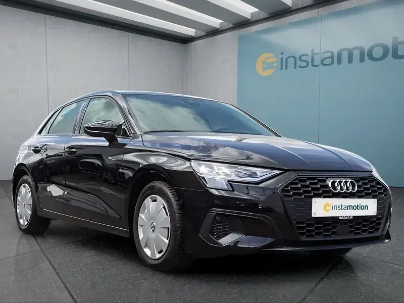 Używany Audi A3 Sportback 150 KM (110 kW) 2023 Czarny Hatchback