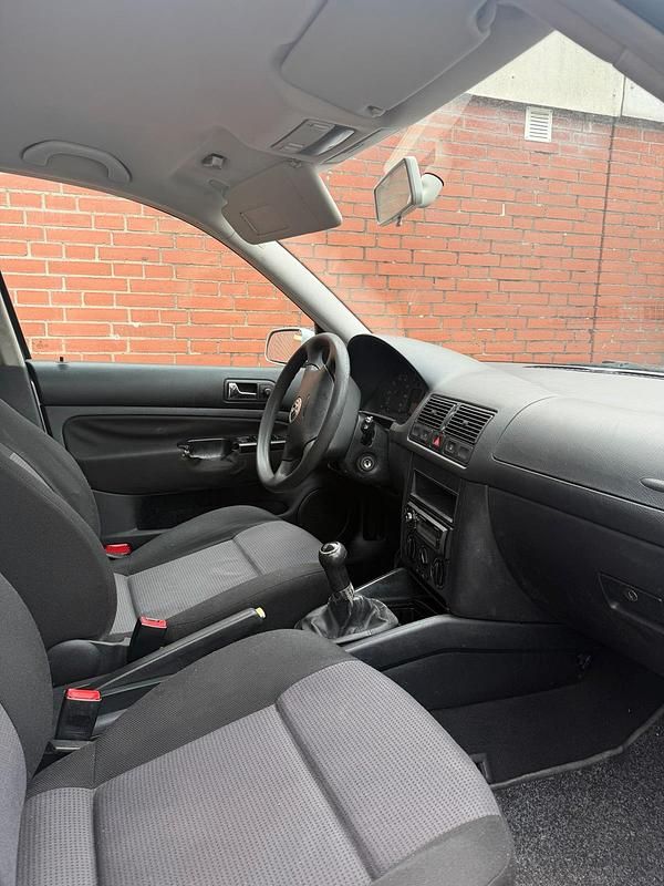 Gebraucht VW Golf IV 2001 Silber Kleinwagen