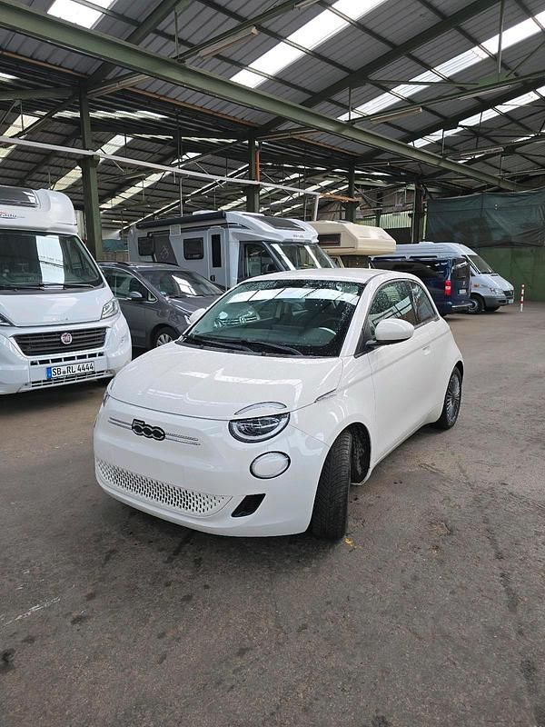 Weiß Gebraucht 2025 Fiat 500e Kleinwagen | 11.999 € - Bild 1/4