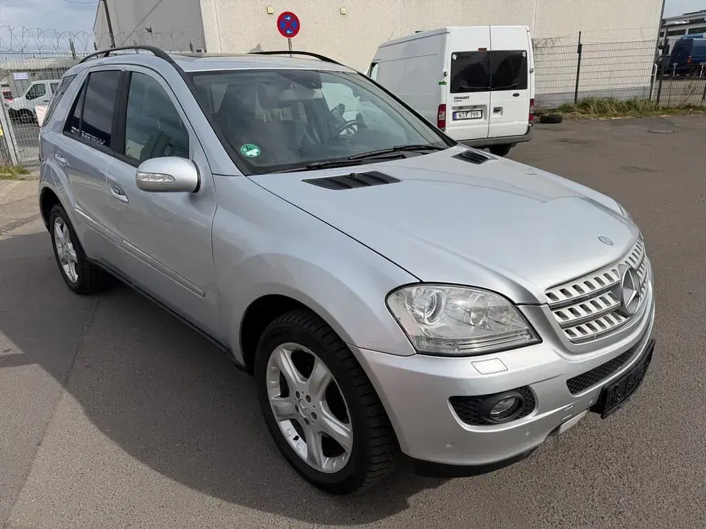 Second-hand Mercedes ML320 224 CP (164 kW) 2007 Argintiu SUV