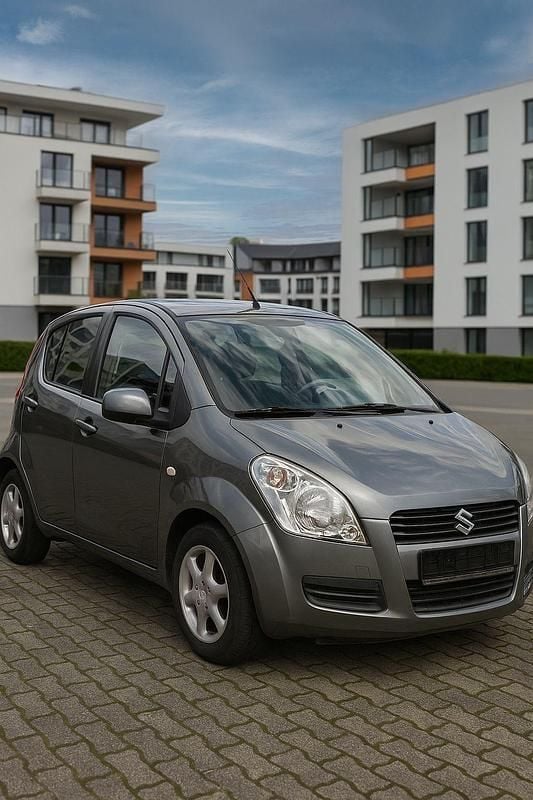 Grau Gebraucht 2012 Suzuki Splash Kleinwagen | 5.690 € - Bild 1/4