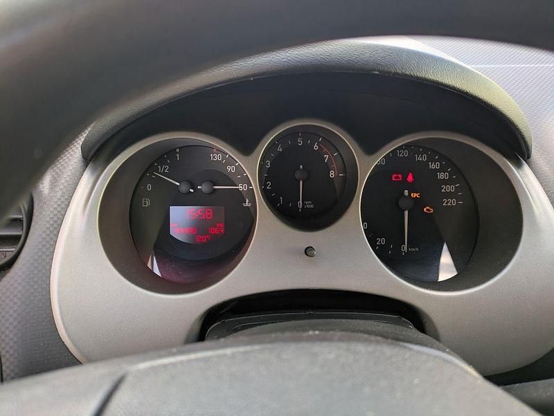 Gebraucht Seat Altea 102 PS (75 kW) 2005 Rot Van / Kleinbus