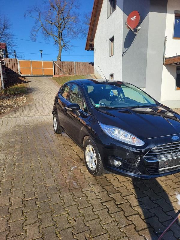 Gebraucht Ford Fiesta 101 PS (74 kW) 2016 Schwarz Kleinwagen