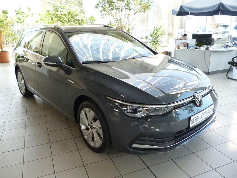 Gebraucht VW Golf VIII Style 150 PS (110 kW) 2023 Grau Kombi
