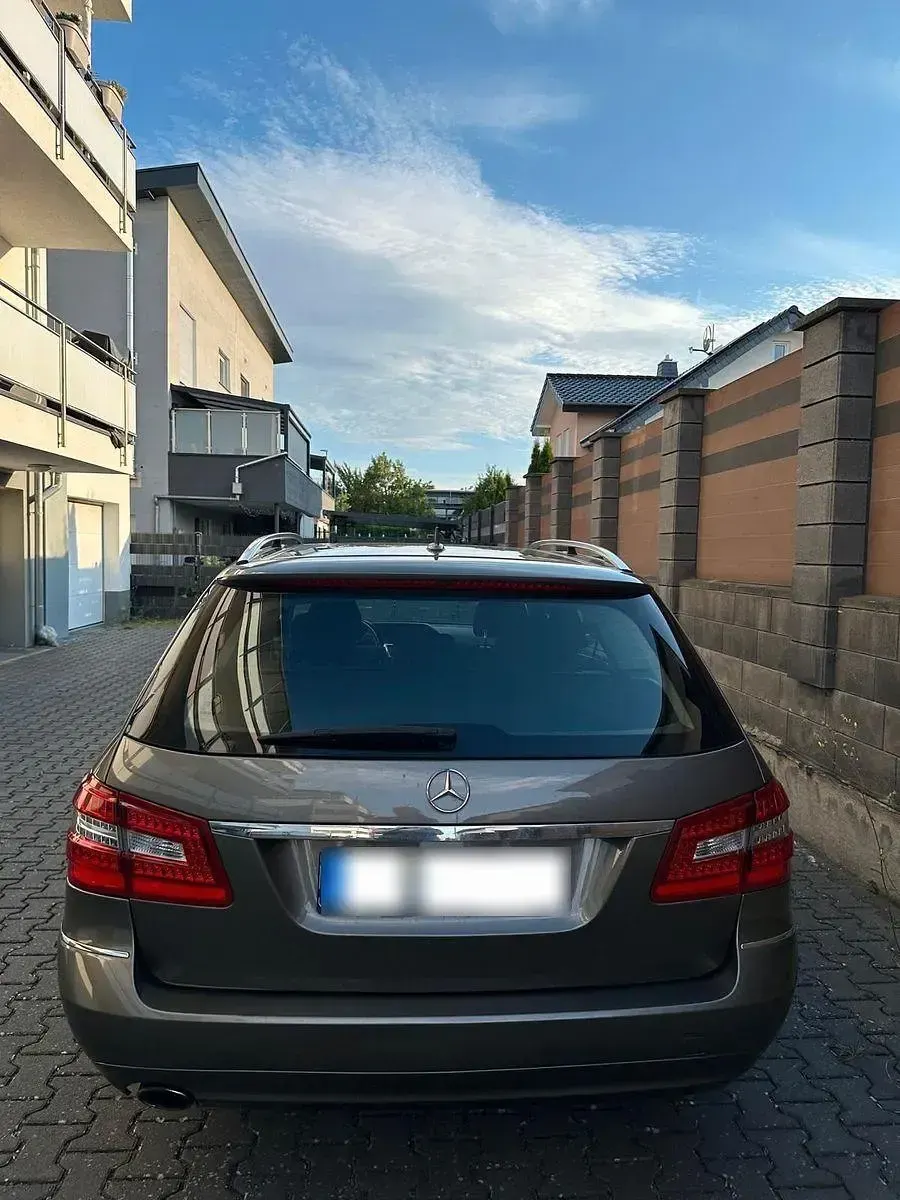 Gebraucht Mercedes E200 Elegance 184 PS (135 kW) 2010 Grau Kombi