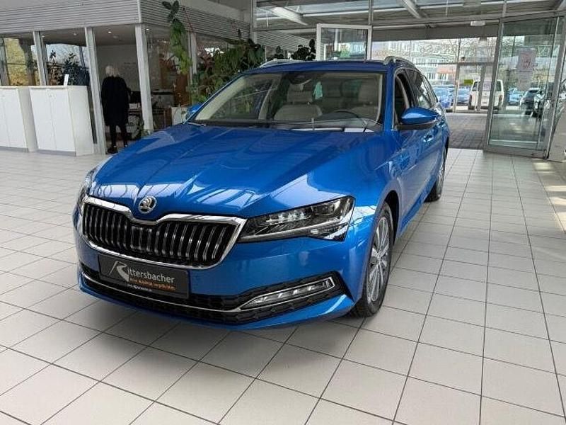 Gebraucht Skoda Superb Style 200 PS (147 kW) 2023 Raceblau metallic Kombi