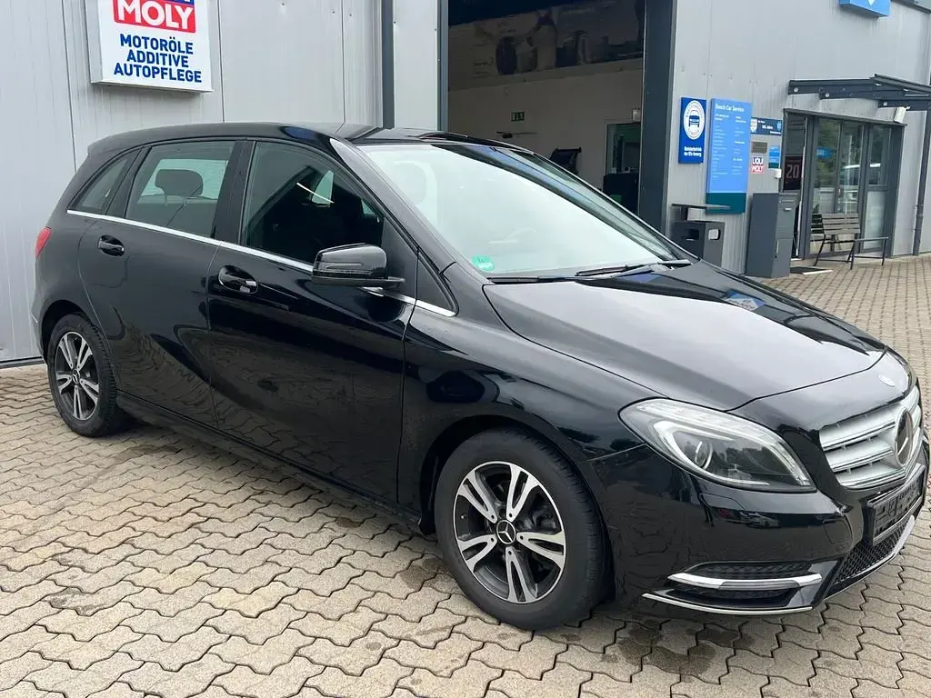 Gebraucht Mercedes B200 156 PS (114 kW) 2014 Schwarz Kleinwagen