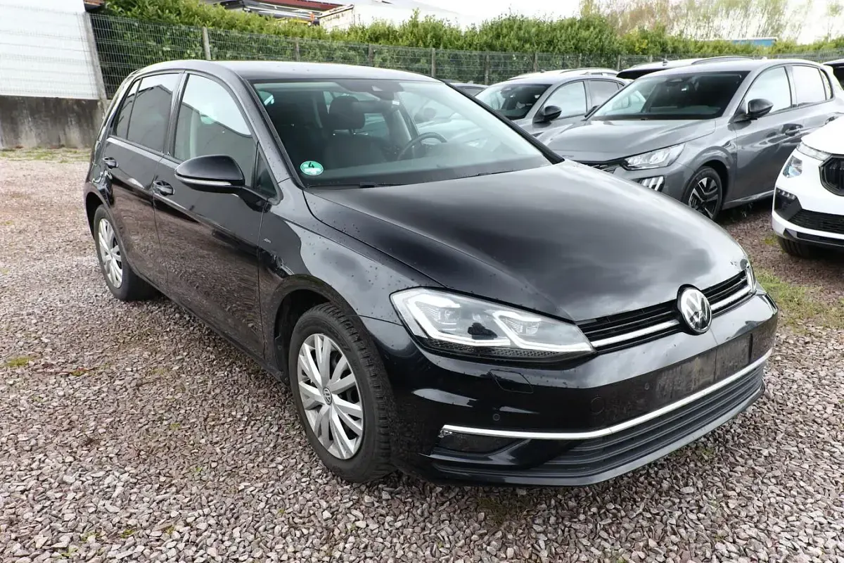 Gebraucht VW Golf VII Join 116 PS (85 kW) 2019 Deep black perleffekt Limousine