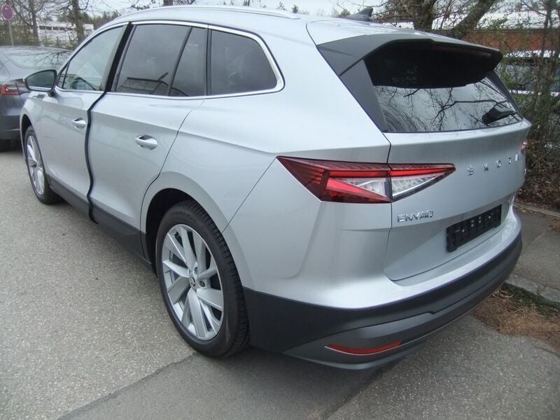 Gebraucht Skoda Enyaq iV Loft 132 kW (180 PS) 2022 Silber metallic SUV