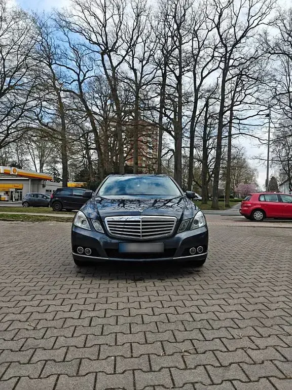 Gebraucht Mercedes E200 Avantgarde 184 PS (135 kW) 2010 Grau Limousine