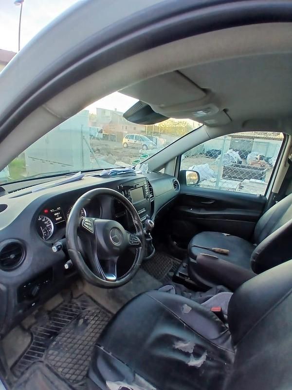 Usado Mercedes Vito 115 HP (84 kW) 2015 Branco Van