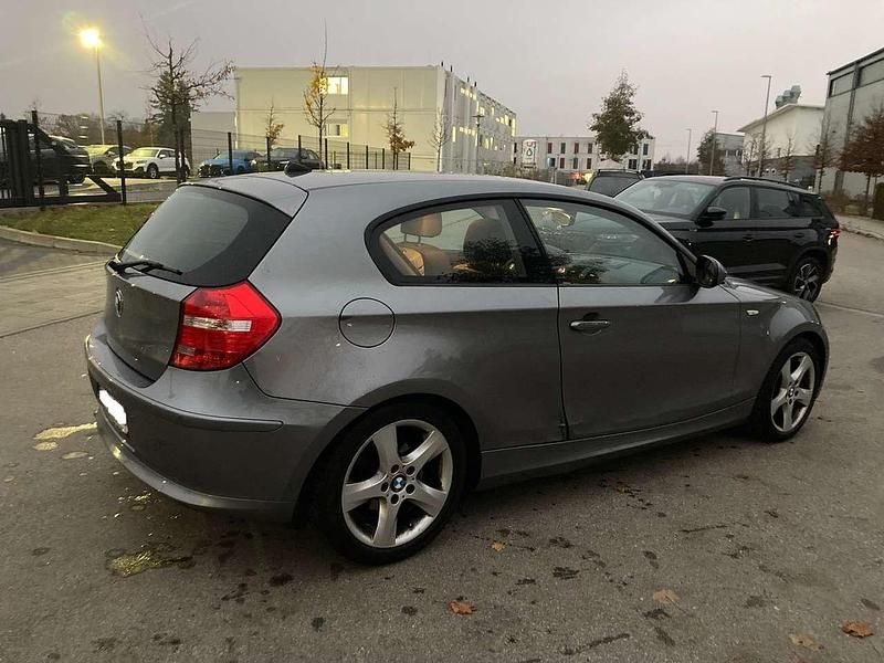 Gebraucht BMW 116 Advantage 122 PS (89 kW) 2011 Spacegrau Kleinwagen