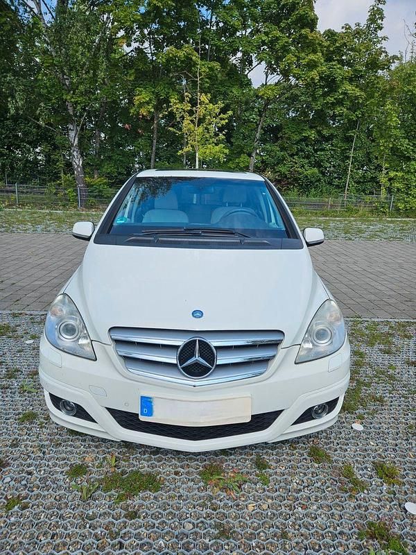 Weiß Gebraucht 2009 Mercedes B170 Van / Kleinbus | 3.500 € (Guter Preis) - Bild 1/4