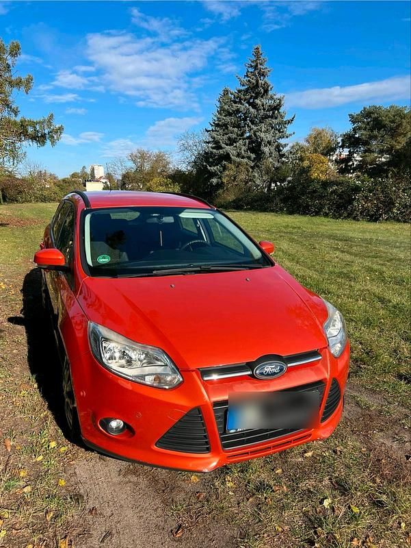 Orange Gebraucht 2011 Ford Focus Kombi | 4.700 € (Etwas zu teuer) - Bild 1/4
