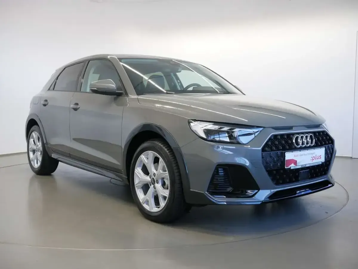 Gebraucht Audi A1 Basis 116 PS (85 kW) 2025 Grau SUV