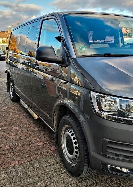Gebraucht VW Transporter 150 PS (110 kW) 2016 Grau Van