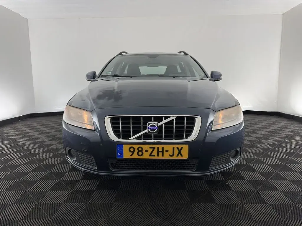 Gebraucht Volvo V70 Momentum 145 PS (106 kW) 2008 Blau Kombi