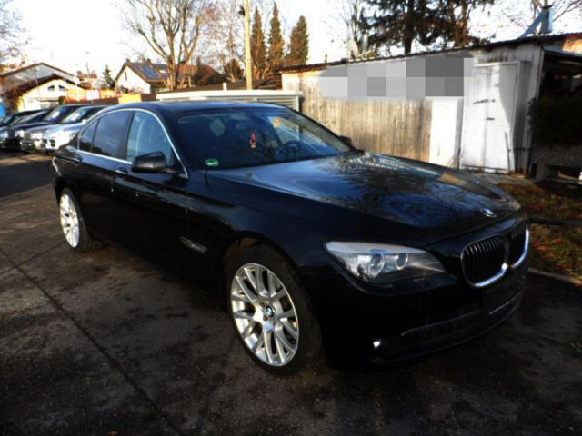 Gebraucht BMW 730 Sport Line 245 PS (180 kW) 2011 Schwarz metallic Limousine