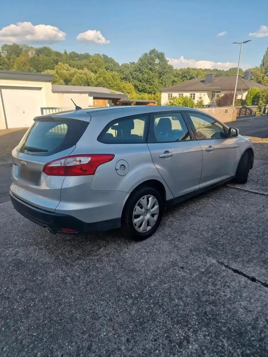 Gebraucht Ford Focus Trend 115 PS (84 kW) 2013 Silber Kombi