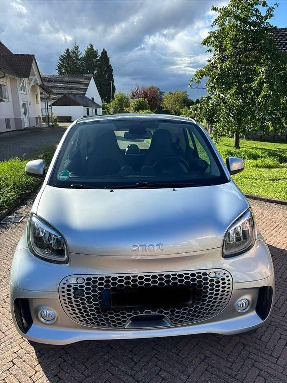 Grau Gebraucht 2020 Smart ForTwo Electric Drive Coupé | 10.250 € (Etwas zu teuer) - Bild 1/4