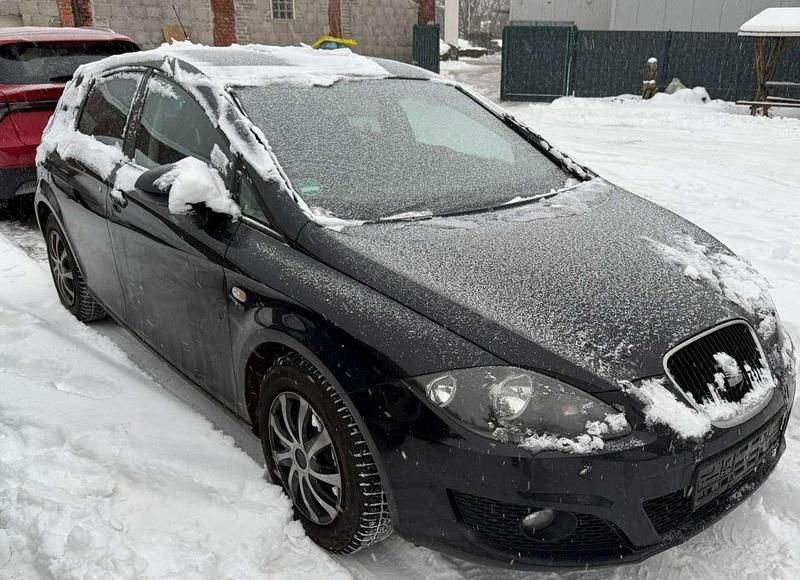 Schwarz Gebraucht 2010 Seat Leon Reference Kleinwagen | 2.490 € (Superpreis) - Bild 1/4