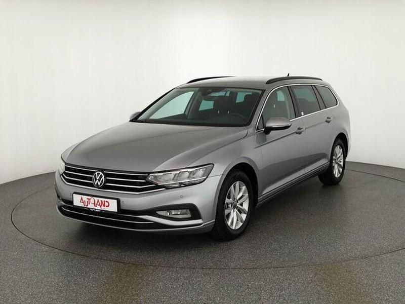 Silber Gebraucht 2023 VW Passat Business Kombi | 24.990 € (Fairer Preis) - Bild 1/4