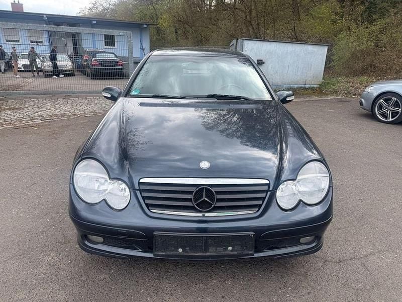Gebraucht Mercedes C180 143 PS (105 kW) 2003 Schwarz Coupé