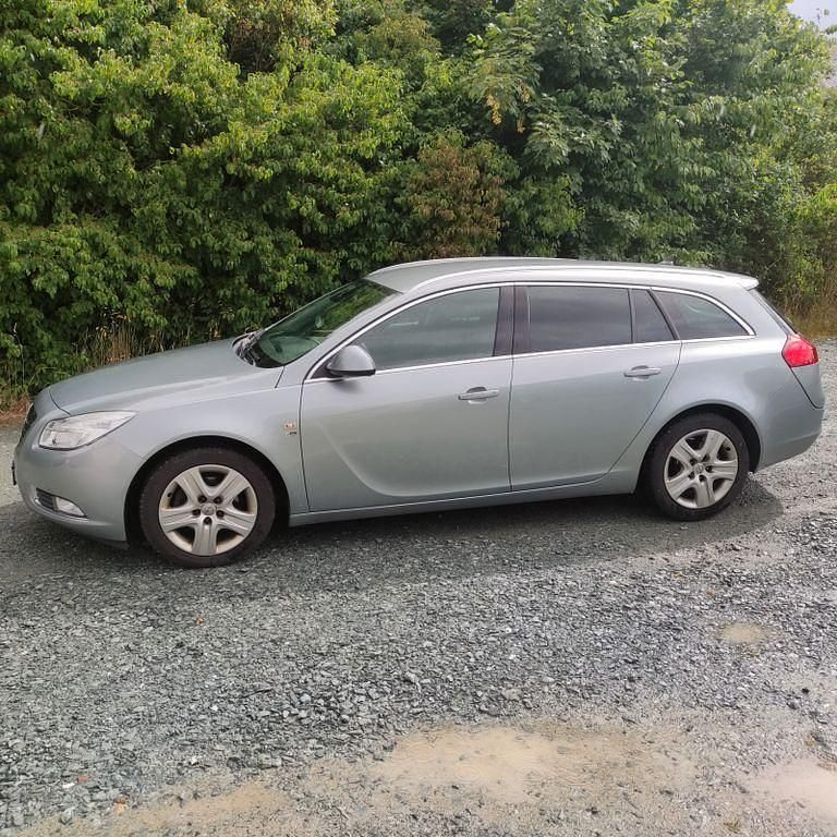 Silber Gebraucht 2012 Opel Insignia Kombi | 4.100 € (Superpreis) - Bild 1/4
