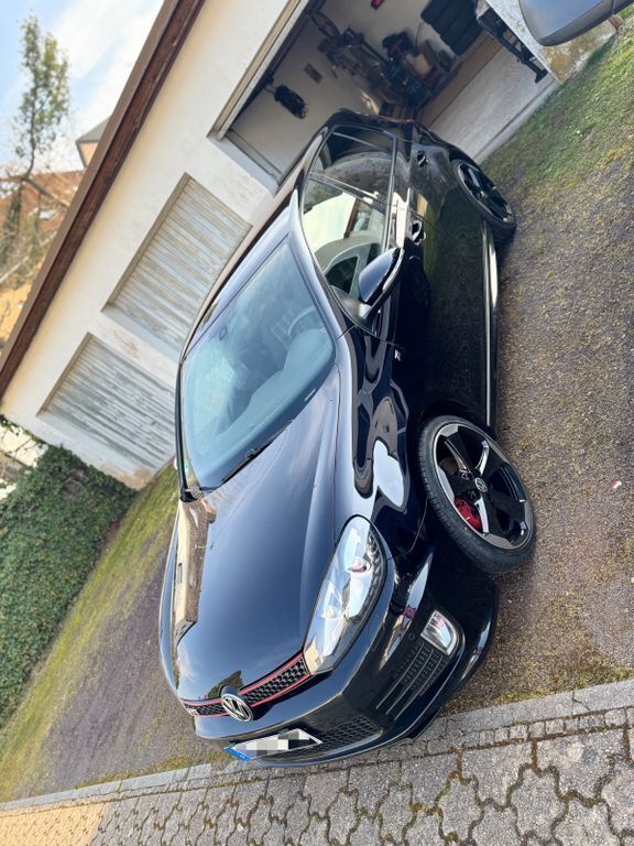 Schwarz Gebraucht 2012 VW Golf VII Edition Limousine | 15.990 € (Teuer) - Bild 1/4