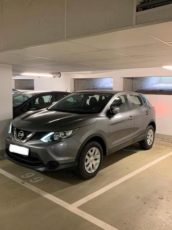 Gebraucht Nissan Qashqai 115 PS (84 kW) 2015 Grau SUV