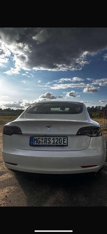 Gebraucht 2020 Tesla Model 3 Standard Range Plus Limousine | 20.450 € (Guter Preis) - Bild 1/4