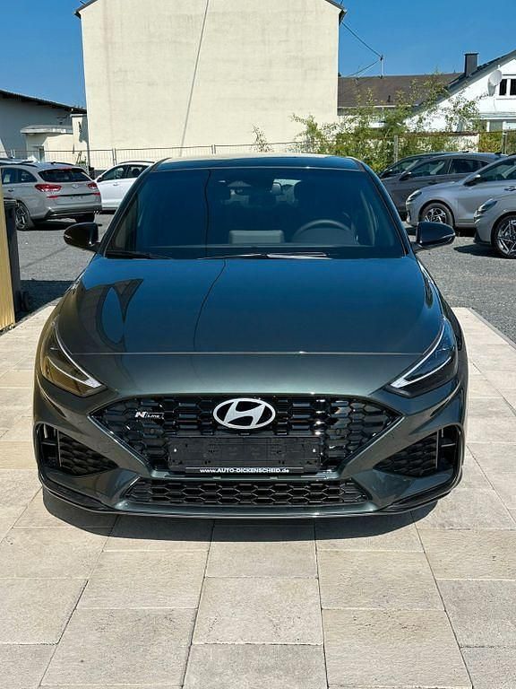 Neu Hyundai i30 N Line 140 PS (102 kW) 2025 Grün Limousine