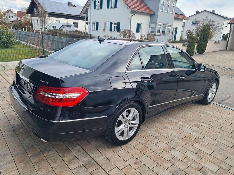 Gebraucht Mercedes E350 265 PS (194 kW) 2011 Schwarz Limousine