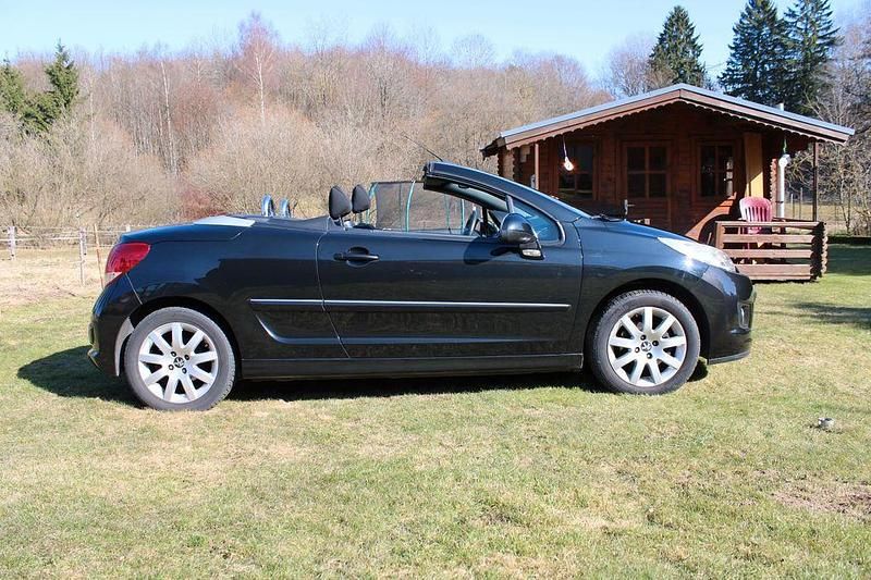 Gebraucht Peugeot 207 CC Active 120 PS (88 kW) 2014 Schwarz Cabrio