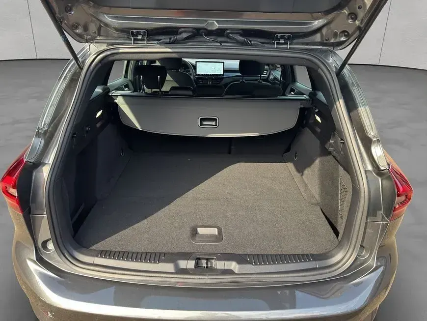 Gebraucht Ford Focus ST-Line 116 PS (85 kW) 2024 Magnetic metallic Limousine