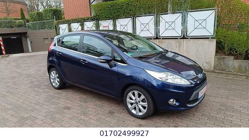 Gebraucht Ford Fiesta Titanium 75 PS (55 kW) 2010 Blau Kleinwagen