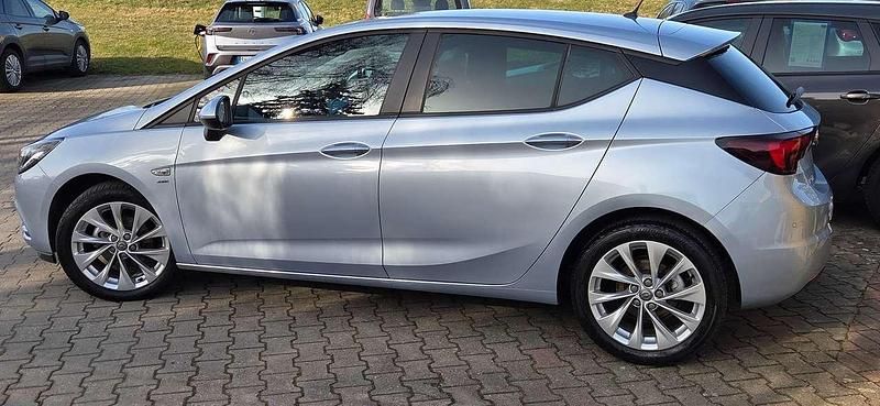 Gebraucht Opel Astra Active 125 PS (91 kW) 2019 Diamant blau(m2) / diam silb Kleinwagen