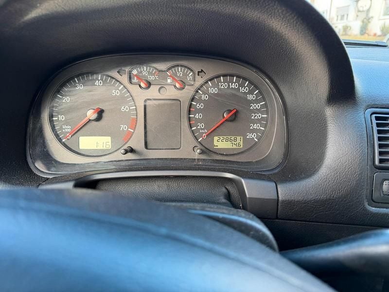 Blau Gebraucht 1999 VW Golf III Kleinwagen | 600 € (Guter Preis) - Bild 1/4