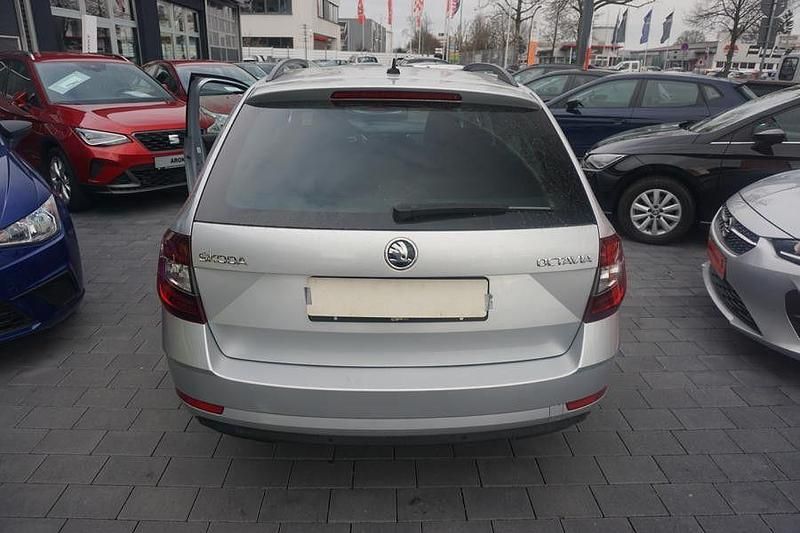 Gebraucht Skoda Octavia Clever 150 PS (110 kW) 2018 Silber Kombi