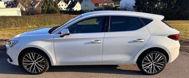 Weiß Gebraucht 2021 Seat Leon XCELLENCE Limousine | 17.199 € (Guter Preis) - Bild 1/4