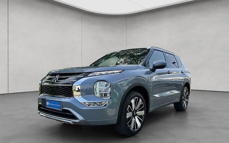 Grau Neu 2025 Mitsubishi Outlander P-HEV Top SUV | 50.990 € (Fairer Preis) - Bild 1/4