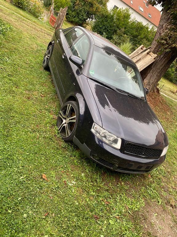 Blau Gebraucht 2001 Audi A4 Limousine | 850 € (Guter Preis) - Bild 1/3