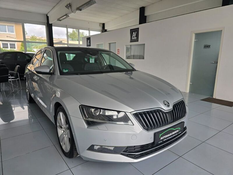 Silber Gebraucht 2015 Skoda Superb Style Limousine | 10.899 € - Bild 1/4