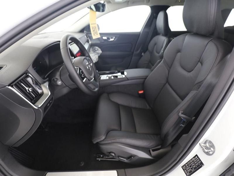 Gebraucht Volvo V60 Plus 398 PS (292 kW) 2025 Crystal white pearl / metallic Kombi