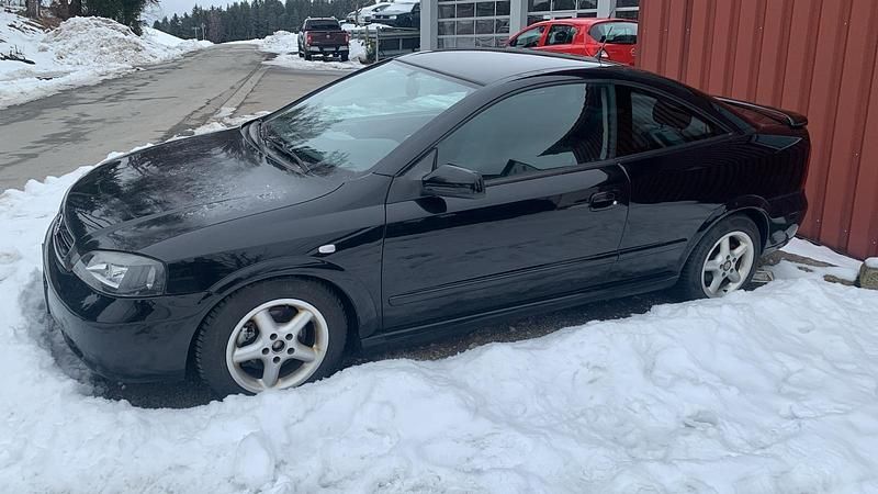 Gebraucht Opel Astra 125 PS (91 kW) 2001 Schwarz Coupé