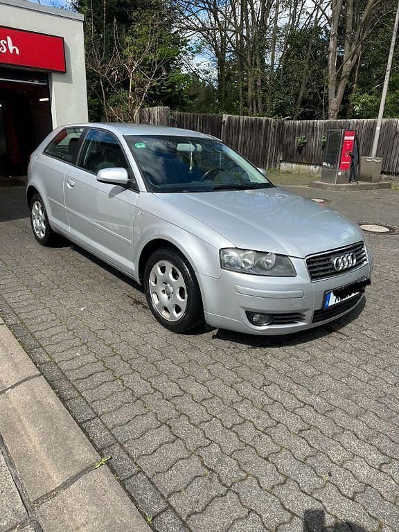 Silber Gebraucht 2003 Audi A3 Ambiente Limousine | 1.700 € (Fairer Preis) - Bild 1/4