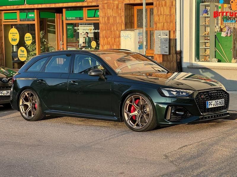 Grün Gebraucht 2024 Audi RS4 Sport Kombi | 85.000 € (Etwas zu teuer) - Bild 1/4
