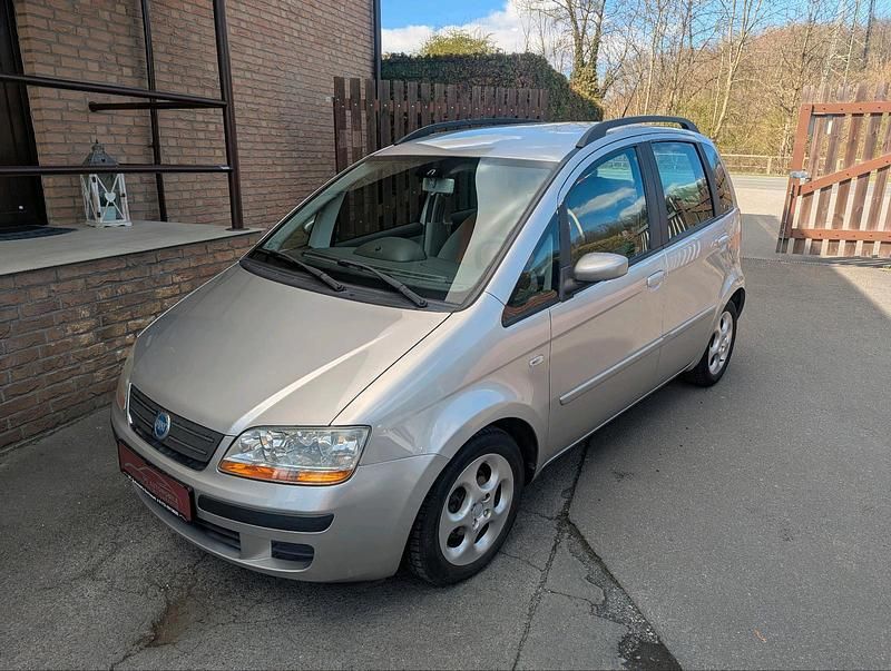 Silber Gebraucht 2004 Fiat Idea Emotion Van / Kleinbus | 2.499 € (Guter Preis) - Bild 1/4