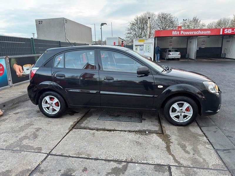 Gebraucht Kia Rio 97 PS (71 kW) 2010 Schwarz Kombi